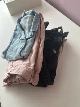 3 pantalons et 1 haut