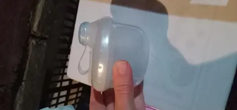 boîte tupperware pour lait en poudre pour bébé