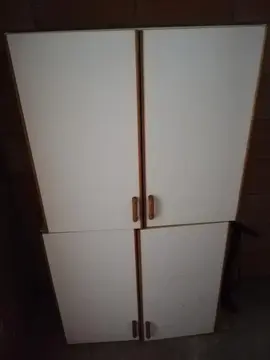 Deux meubles de rangement