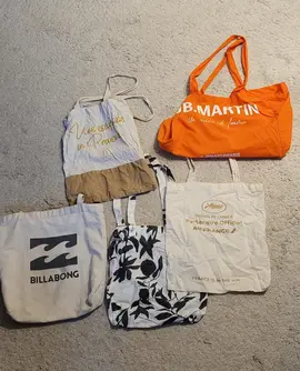 Lot 1 totebagw