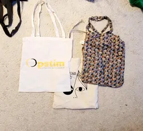 Lot 3 totebags