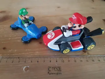 2 voiturettes Mario Kart