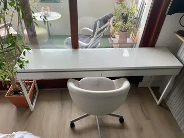 commode et fauteuil