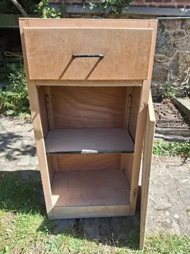 Meuble en bois brut