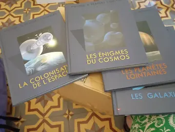 lot de livres sur l espace