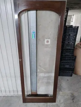 tour de porte d'armoire en bois