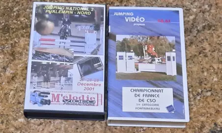 2 cassettes VHS équitation