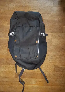 Sac à dos 30L Queshua noir et marron parfait état.