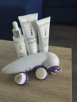 Lot produits de beauté Nuhanciam + brosse nettoyante visage Marionnaud