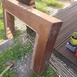 Donne tour / encadrement cheminée en bois et chenets