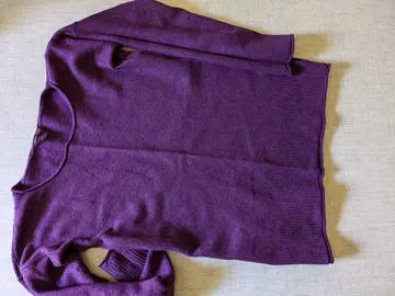 pull mauve foncé coutures apparentes