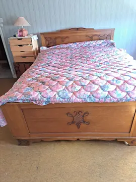 Lit en bois sommier tapissier et matelas en laine