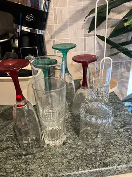 lot de verres et verres à pieds
