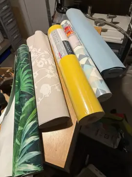 5 rouleaux de papier peint divers