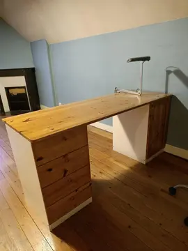 bureau+ lampe + chaise