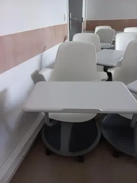 Chaise conférence NODE blanches, oranges ou bleues