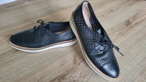 chaussure en cuir noir