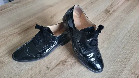 Chaussure en cuir vernis noir