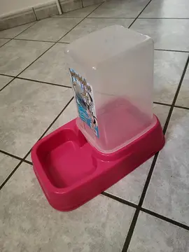 distributeur à croquettes pour chat