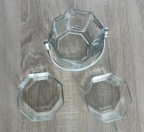 Bac à glaçon et 2 ramequins en verre