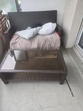 table de balcon avec table basse