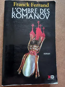 Livre. L ombre des Romanov 15 x 24 cms. 350 p
