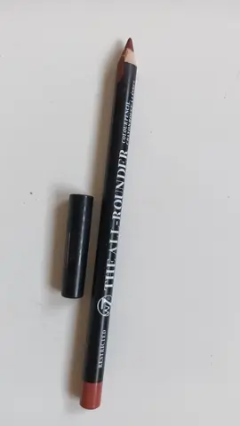 crayon à lèvres rouge