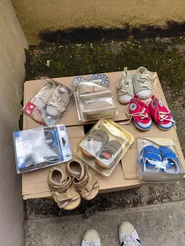 lot de chaussures enfant