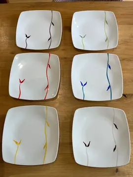 Service assiettes et tassses BHV peint à la main