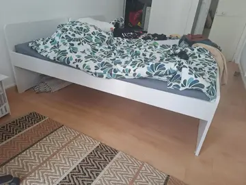 2 cadres de lit 1 personnes IKEA blanc avec sommier