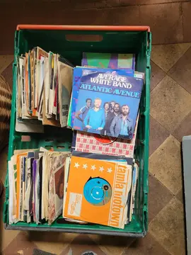 donne quelques 45 tours anciens, souvent sans pochette
