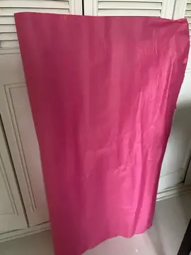 Rouleau de nappe rose