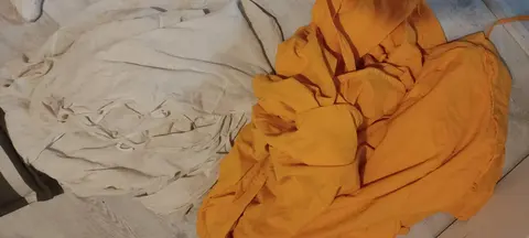 housse de clic clac orangée et housse meuble bois Ikea , vestiaire