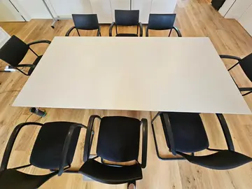 Grande table de réunion