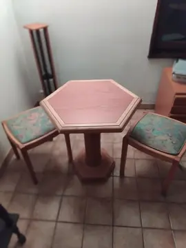 Table et 2 tabourets année 90