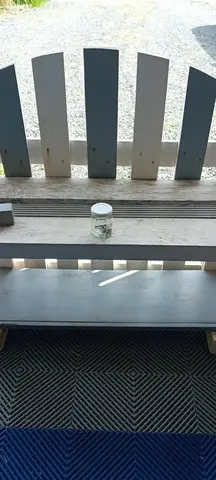 BANC GRIS ET BLANC PALETTES