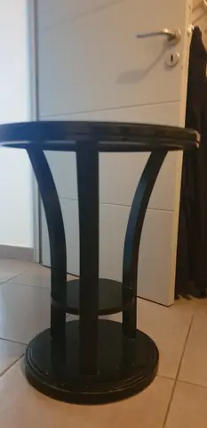 Table ronde en bois noir
