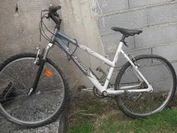 vélo adulte a bricoler et nettoyer