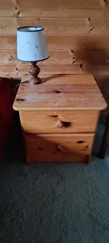 deux tables de chevet
