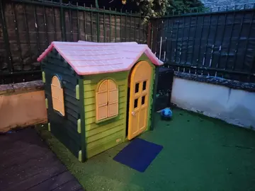 Cabane en plastique pour enfant