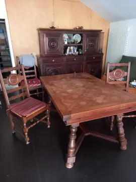 Meuble séjour avec table et chaises