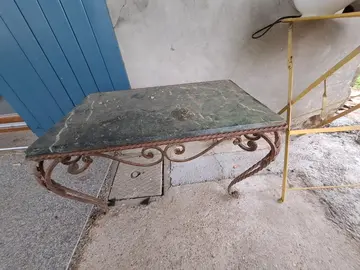table basse marbres et fer forge