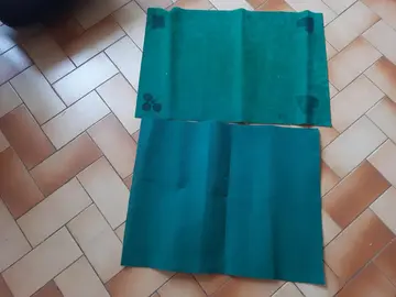 Donne un lot de 2 tapis de jeux