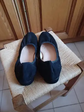 Chaussures ballerines noires. Taille 40.