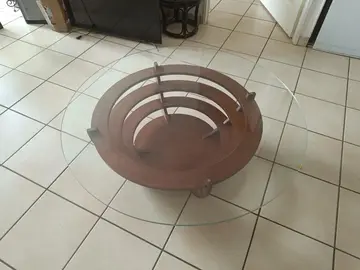table basse et table a manger avec chaises