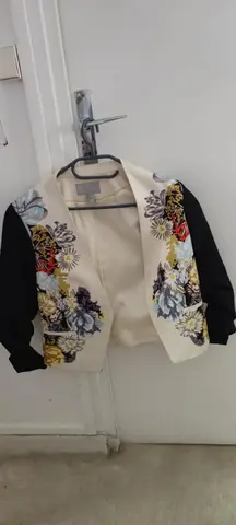 Veste à fleurs manches 3/4