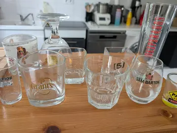 Verres à alcool.