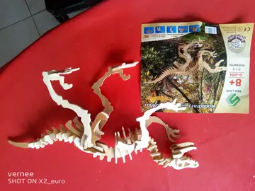 puzzle bois dinosaure vélocirapteur