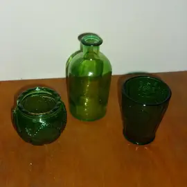 Minivases en verre vert