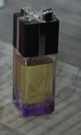 Flacon de parfum plein